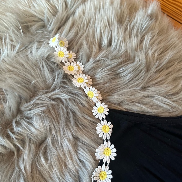 Black Tank-top with Daisy Detail Straps - Picture 4 of 6